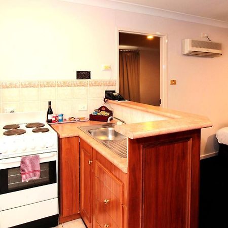 Best Western Ambassador Motor Inn & Apartments Уогга-Уогга Экстерьер фото