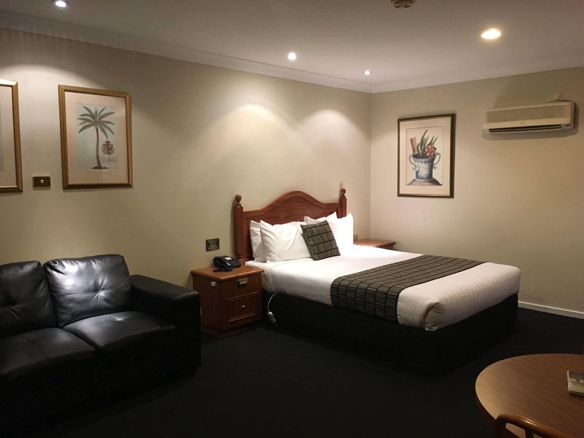 Best Western Ambassador Motor Inn & Apartments Уогга-Уогга Экстерьер фото