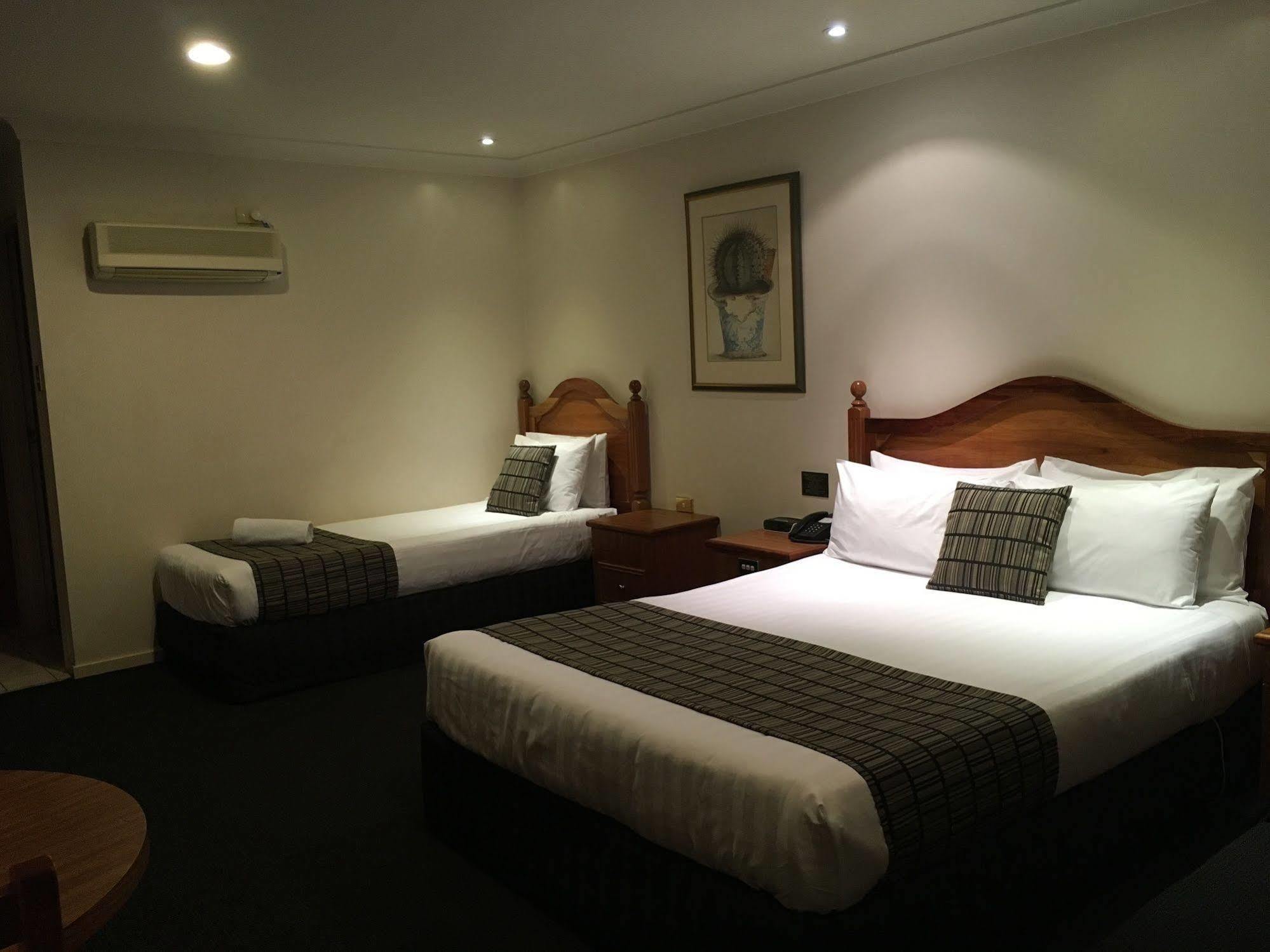 Best Western Ambassador Motor Inn & Apartments Уогга-Уогга Экстерьер фото