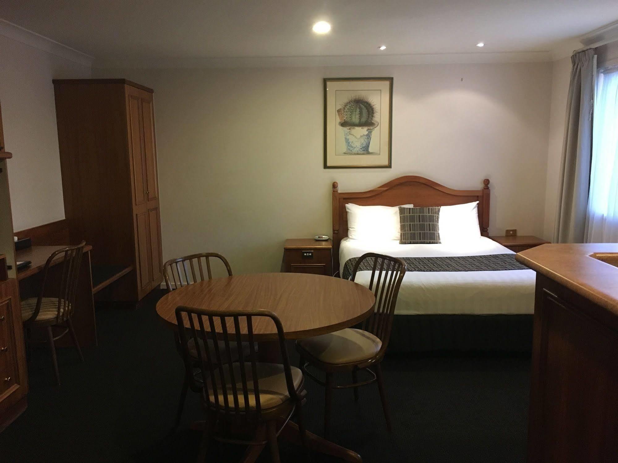 Best Western Ambassador Motor Inn & Apartments Уогга-Уогга Экстерьер фото