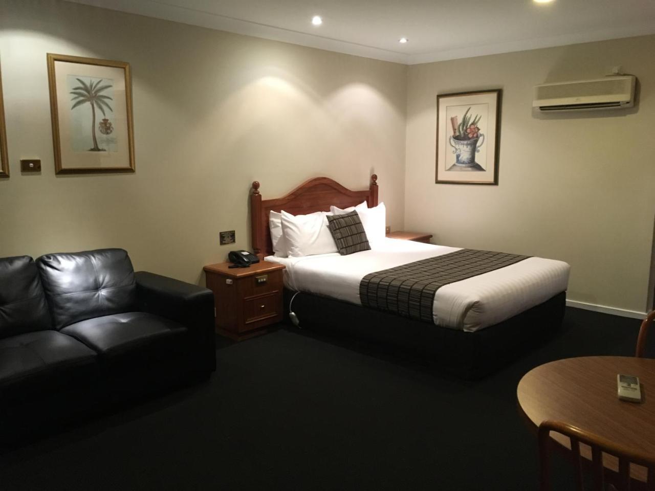 Best Western Ambassador Motor Inn & Apartments Уогга-Уогга Экстерьер фото