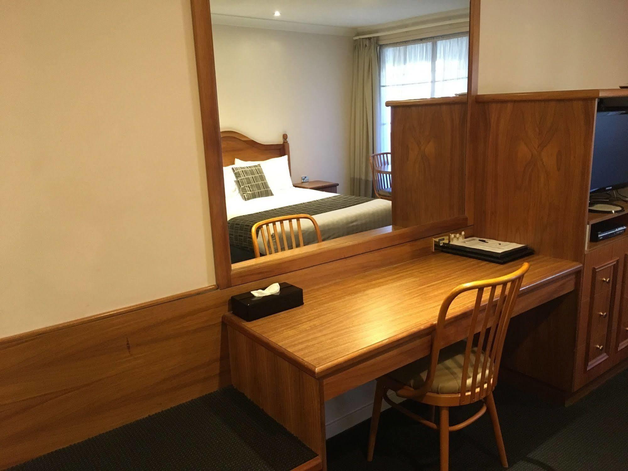 Best Western Ambassador Motor Inn & Apartments Уогга-Уогга Экстерьер фото